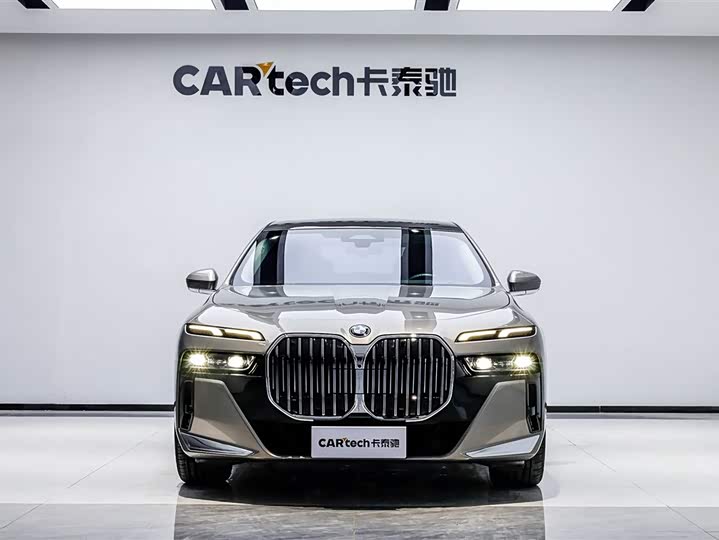 Фото 1 - BMW 7 Series