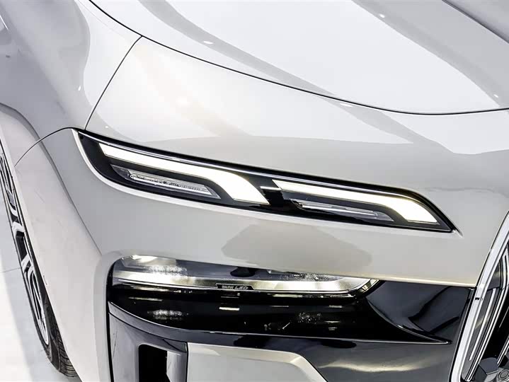 Фото 2 - BMW 7 Series