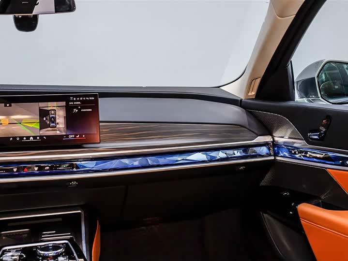 Фото 8 - BMW 7 Series