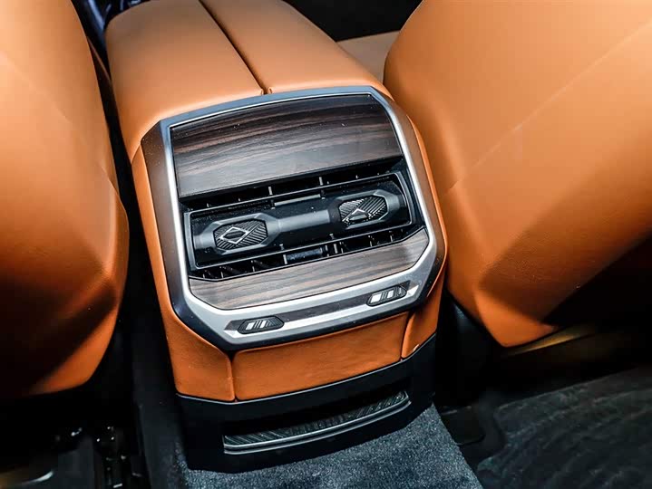 Фото 9 - BMW 7 Series