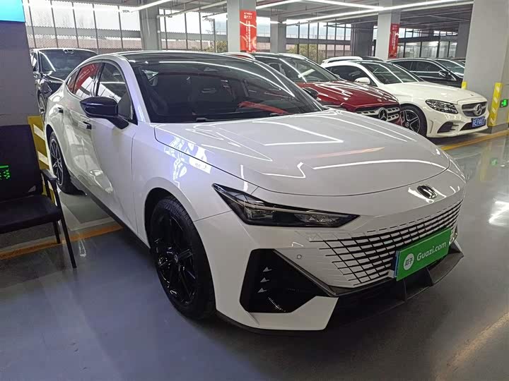 Фото 4 - Changan UNI-V