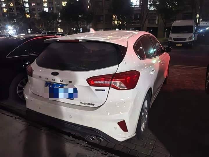 Фото 3 - Ford Focus