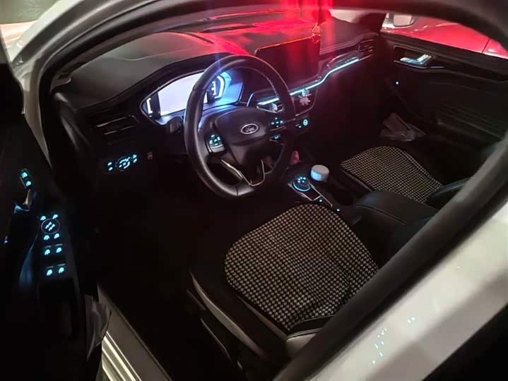 Фото 5 - Ford Focus