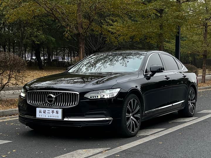 Фото 1 - Volvo S90