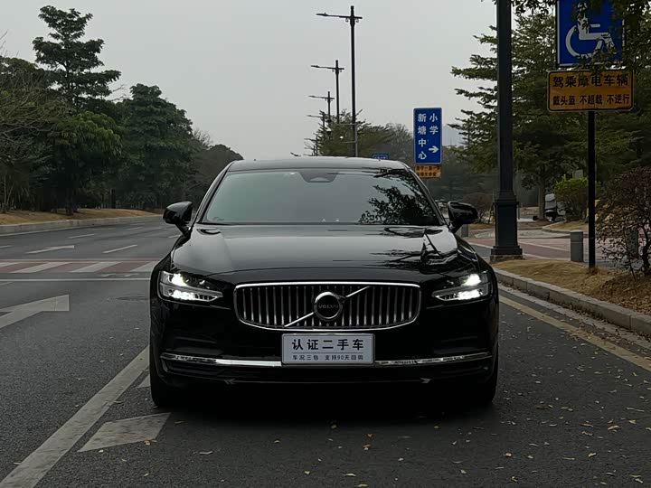 Фото 2 - Volvo S90