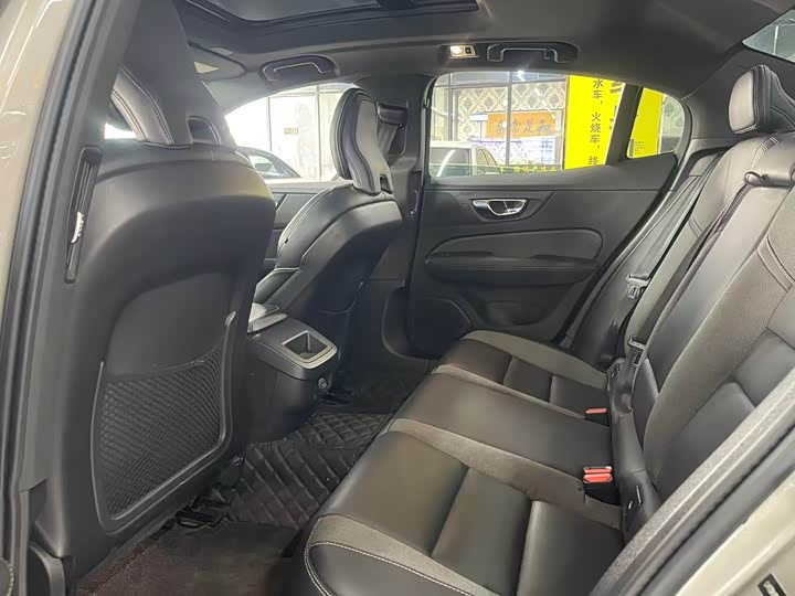 Фото 8 - Volvo S60