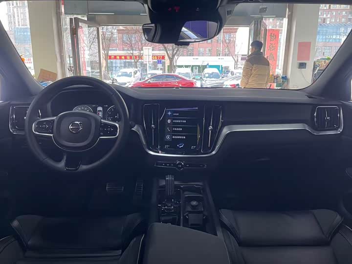 Фото 9 - Volvo S60