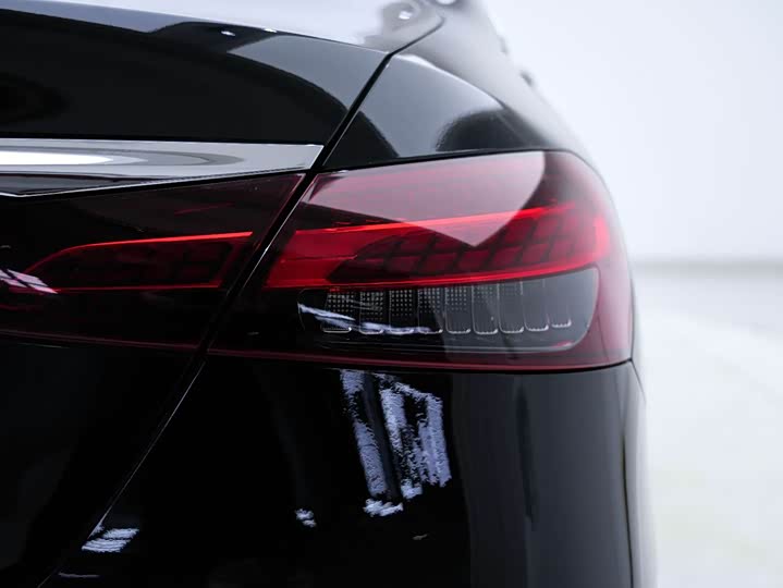 Фото 3 - Mercedes-Benz E-Class