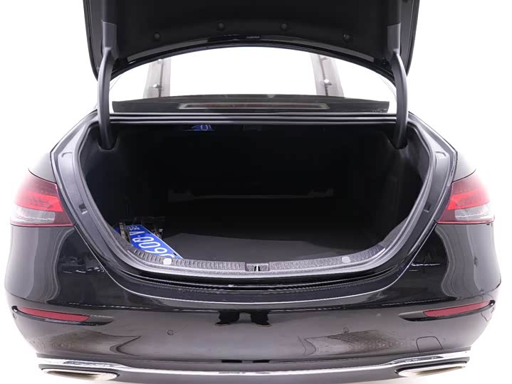 Фото 4 - Mercedes-Benz E-Class