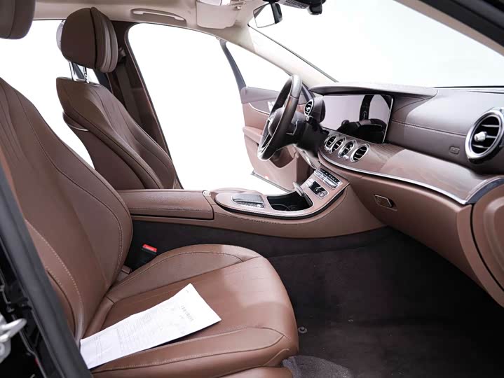 Фото 7 - Mercedes-Benz E-Class