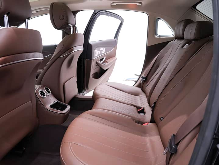 Фото 9 - Mercedes-Benz E-Class