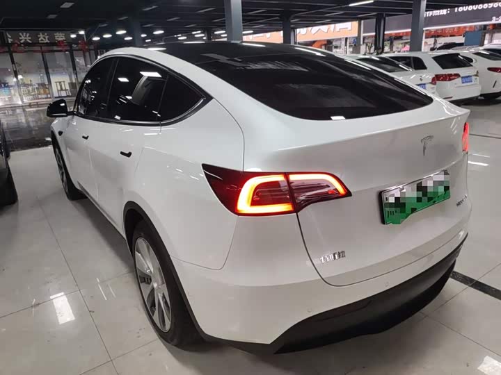 Фото 5 - Tesla Model Y
