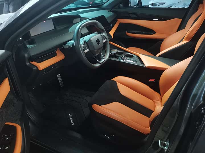 Фото 4 - Changan UNI-V