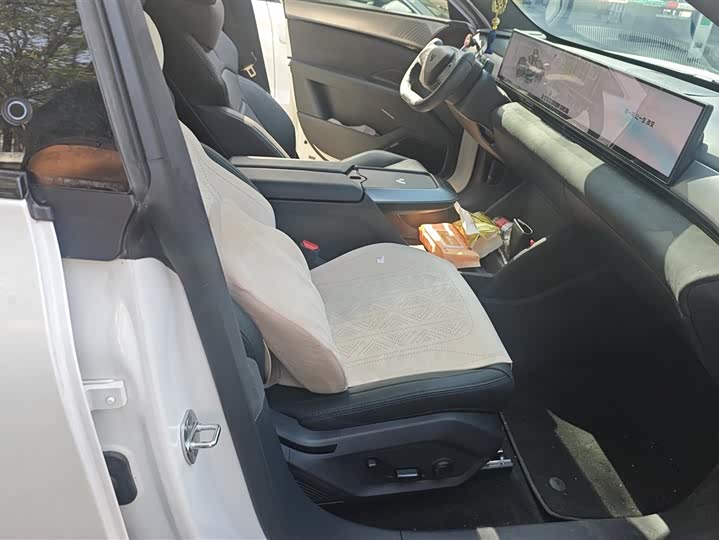 Фото 8 - Geely Jiyue 01