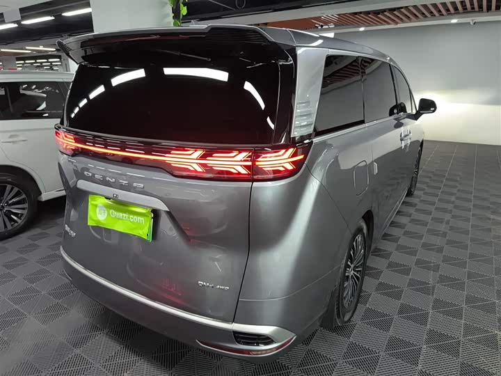 Фото 7 - Denza D9