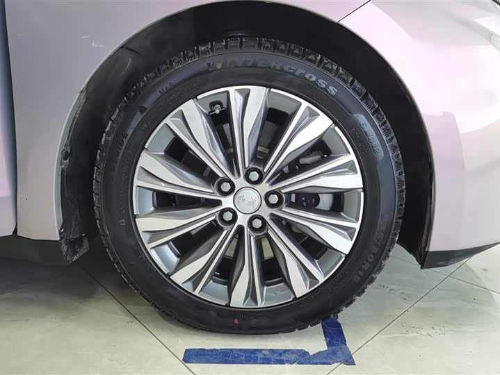 Фото 6 - Hongqi E-QM5