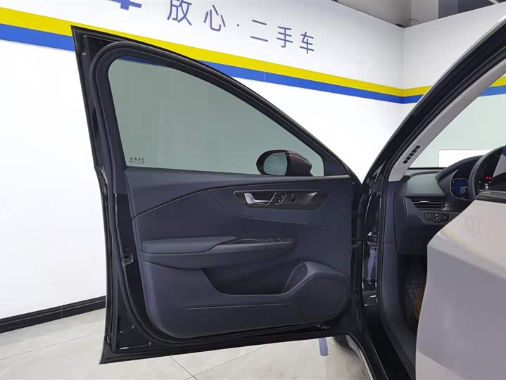 Фото 7 - Hongqi E-QM5