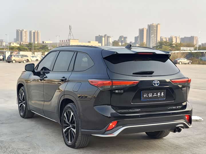 Фото 8 - Toyota Crown Kluger