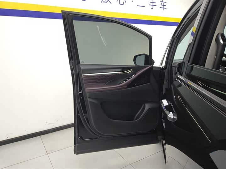 Фото 7 - GAC Trumpchi M8