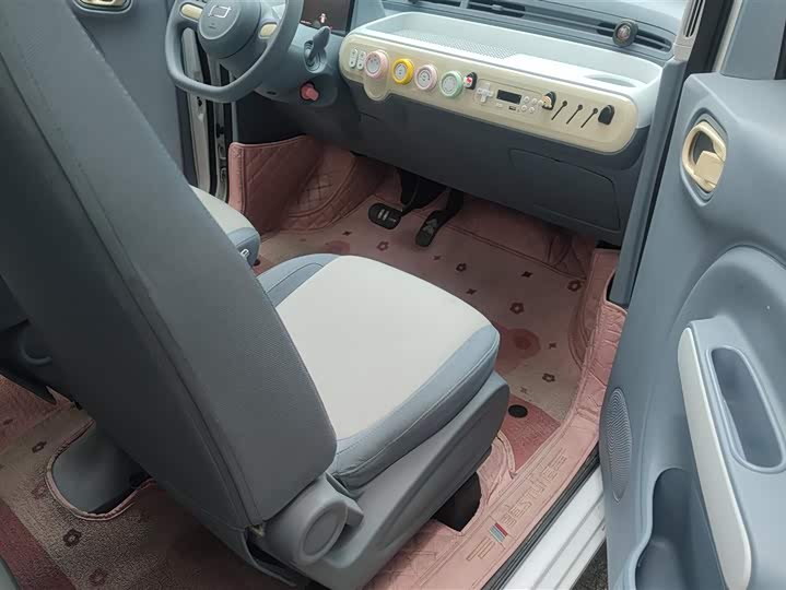 Фото 8 - Bestune Pony