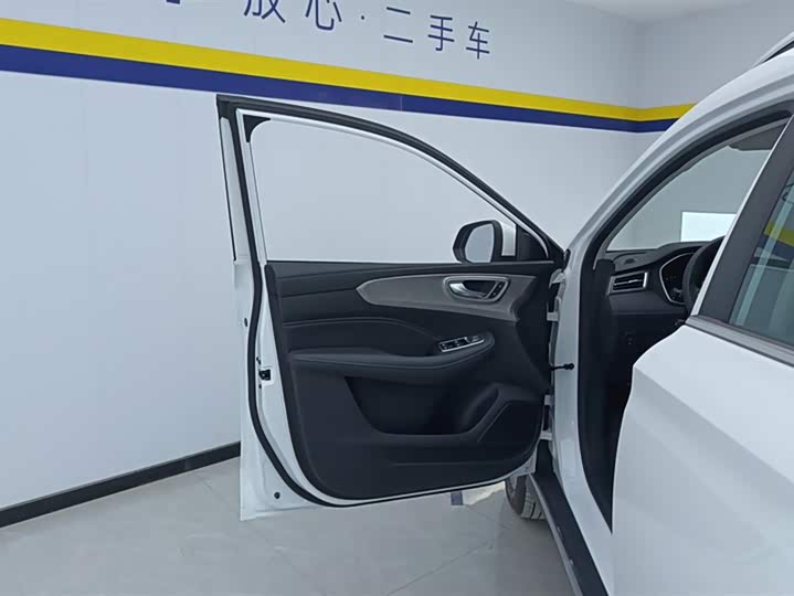Фото 7 - Roewe RX5