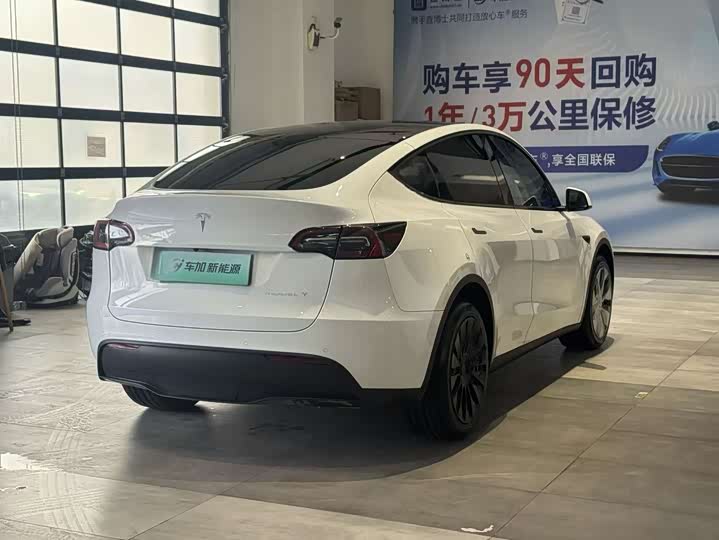 Фото 6 - Tesla Model Y