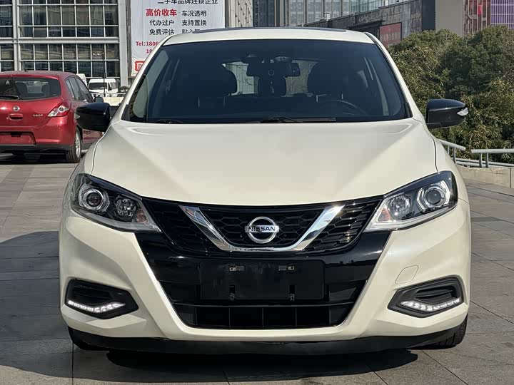 Фото 2 - Nissan Tiida