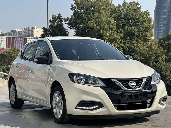 Фото 3 - Nissan Tiida