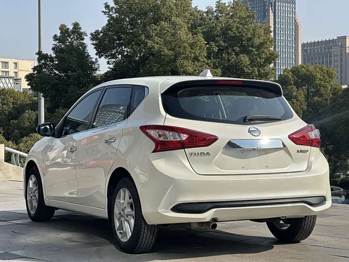 Фото 4 - Nissan Tiida