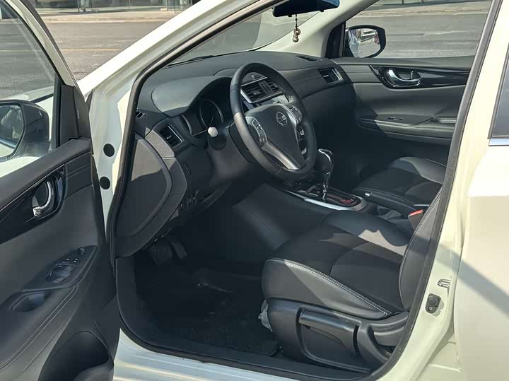 Фото 7 - Nissan Tiida