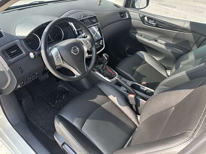 Фото 8 - Nissan Tiida