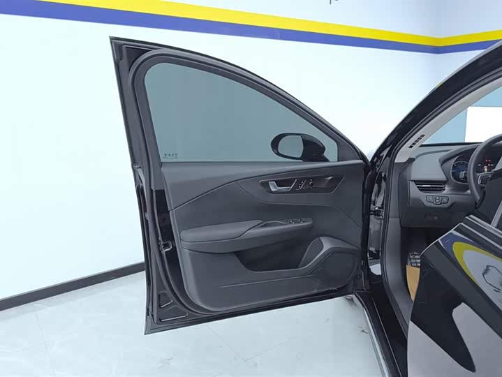 Фото 7 - Hongqi E-QM5