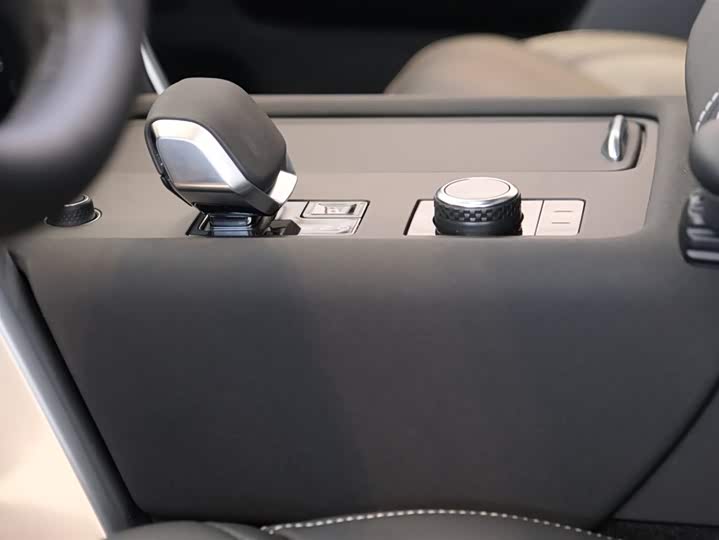 Фото 8 - Land Rover Discovery