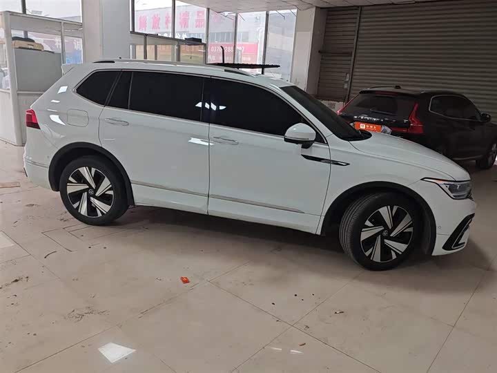 Фото 4 - Volkswagen Tiguan L Pro