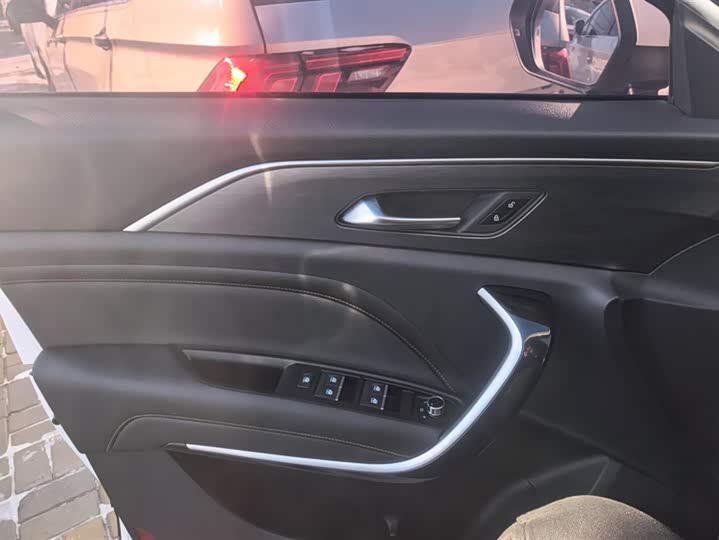 Фото 7 - Bestune T77