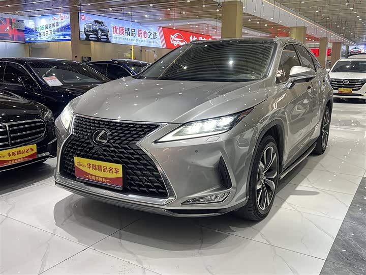 Фото 1 - Lexus RX