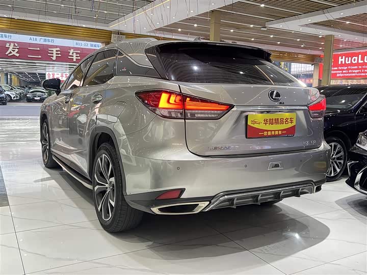 Фото 4 - Lexus RX