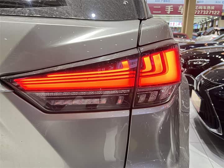 Фото 7 - Lexus RX