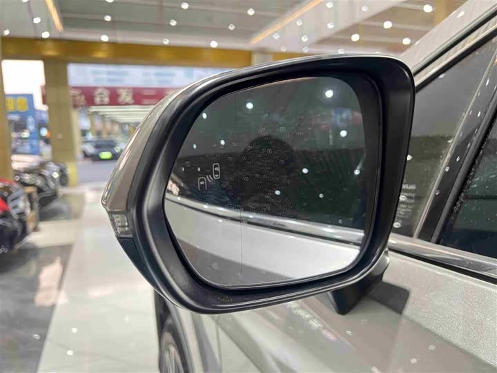 Фото 9 - Lexus RX