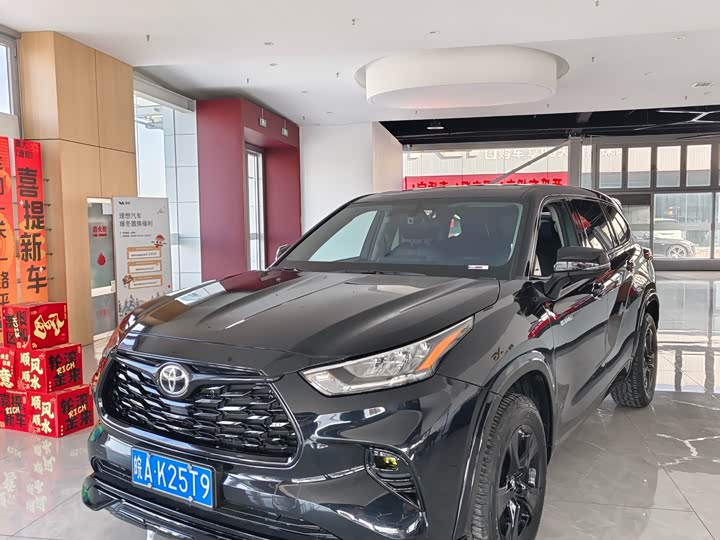 Фото 1 - Toyota Highlander