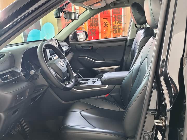 Фото 4 - Toyota Highlander