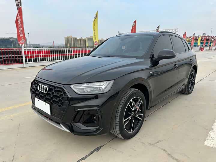 Фото 1 - Audi Q5L