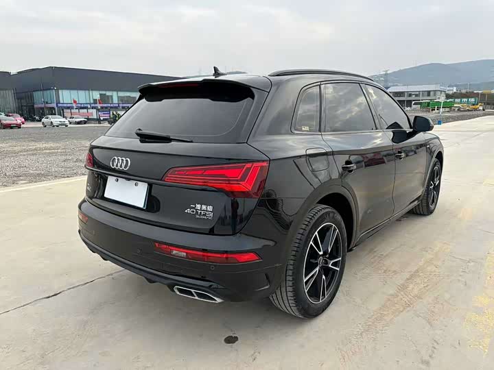 Фото 6 - Audi Q5L