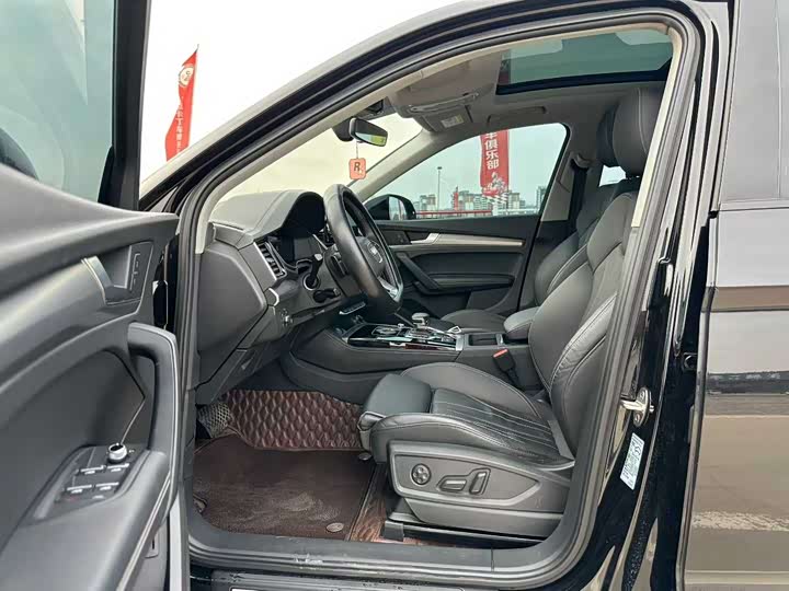 Фото 7 - Audi Q5L