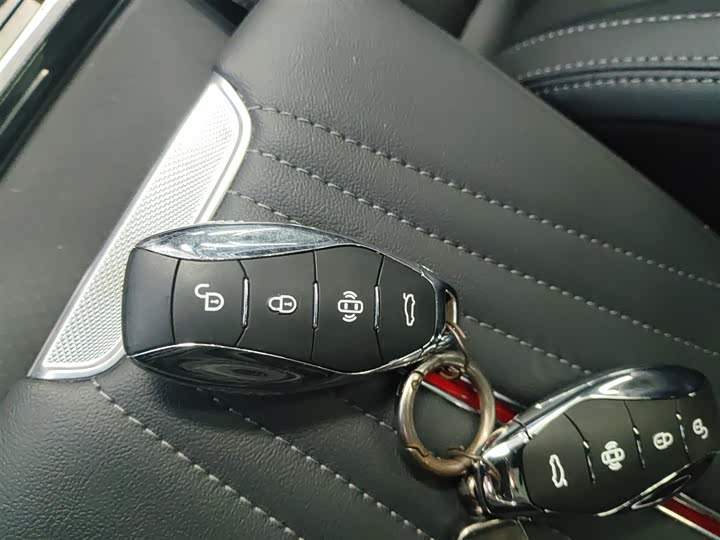 Фото 5 - Hongqi H5