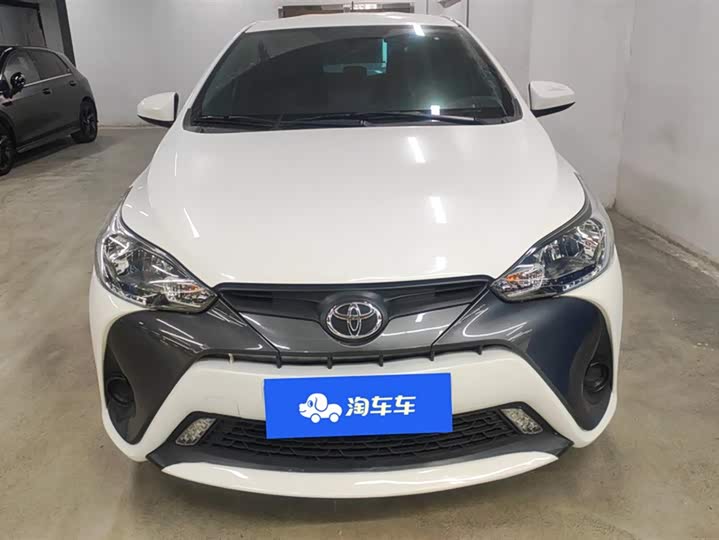 Фото 2 - Toyota Yaris L