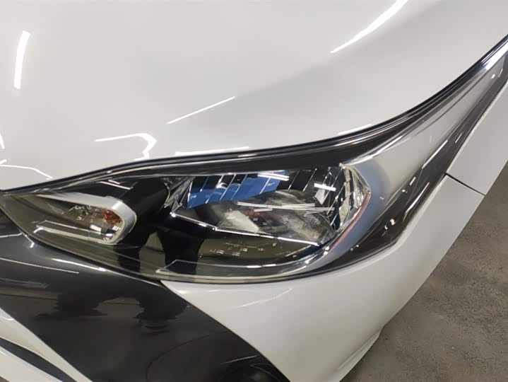 Фото 5 - Toyota Yaris L