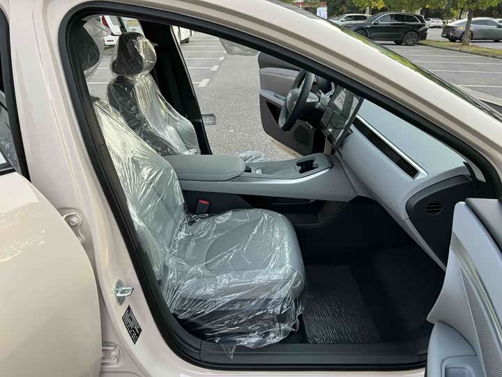 Фото 9 - XPeng Mona M03