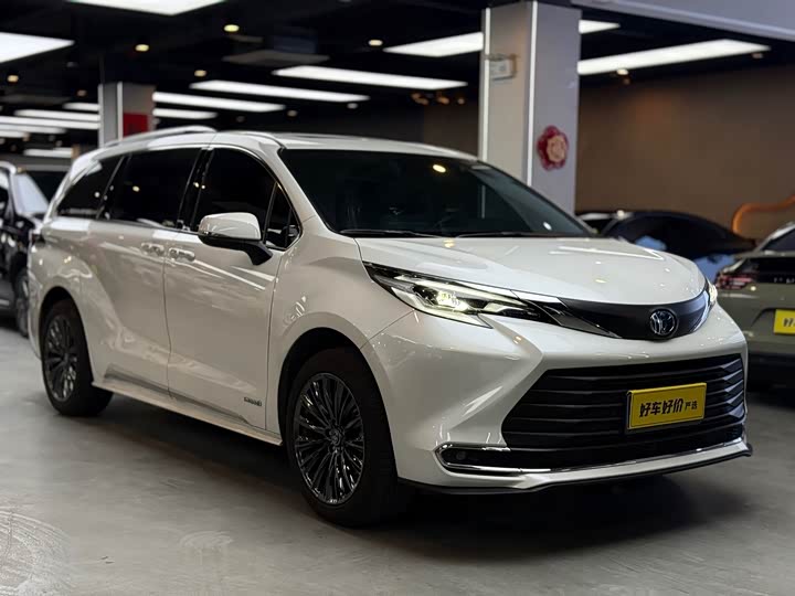 Фото 1 - Toyota Sienna