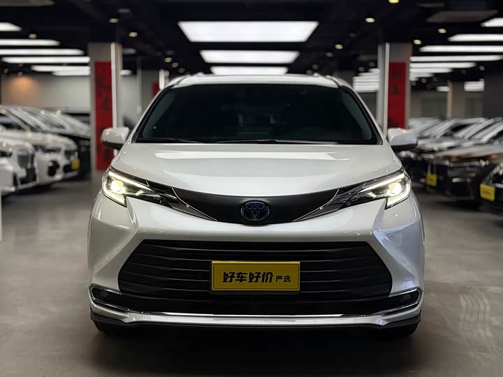 Фото 2 - Toyota Sienna